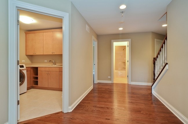 Building Photo - 123 Maple Ave