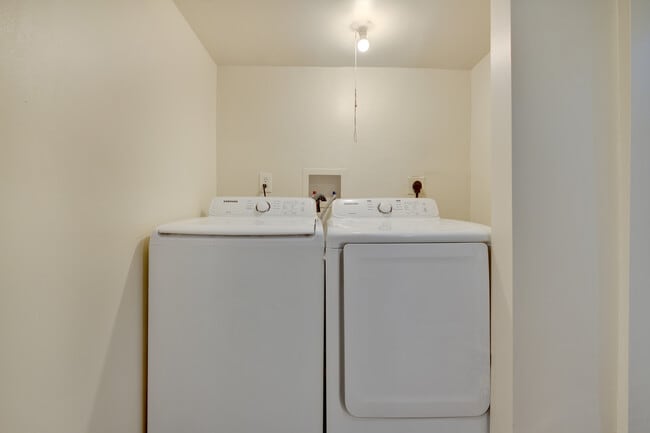 Building Photo - 618 Columbia Rd NW