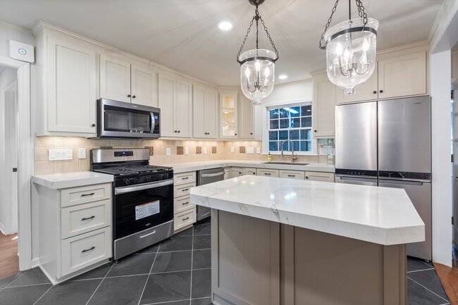 Building Photo - 5018 Beckford Dr