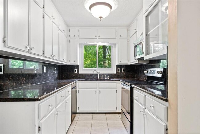 Building Photo - 2710 Margaret Mitchell Dr NW
