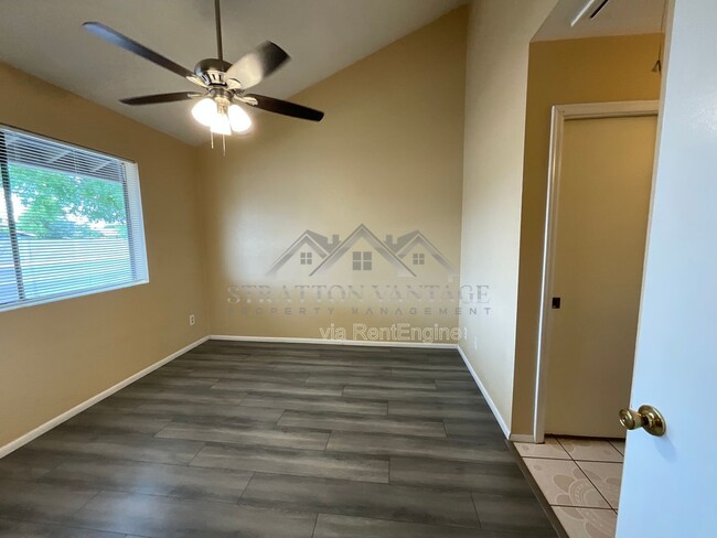 Building Photo - 405 E Bruce Ave