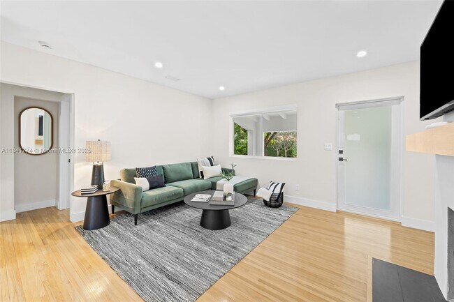 Building Photo - 829 Granada Groves Ct