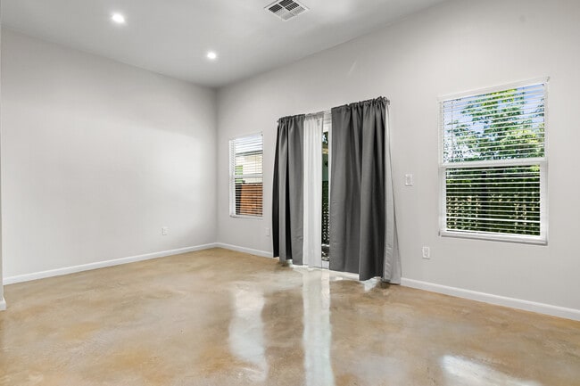 Building Photo - 1002 Morningside Dr