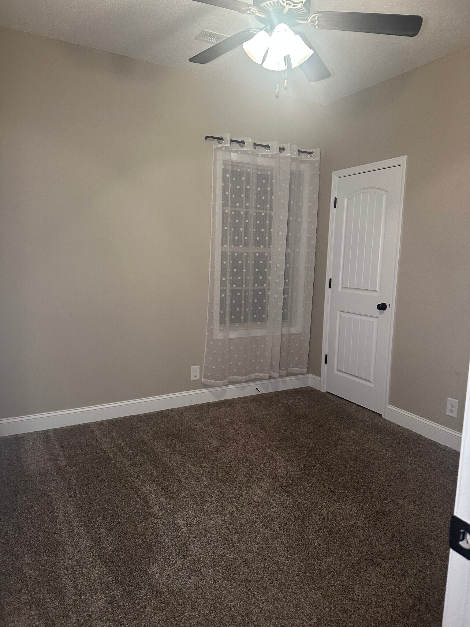 Building Photo - 1124 Eagles View Dr