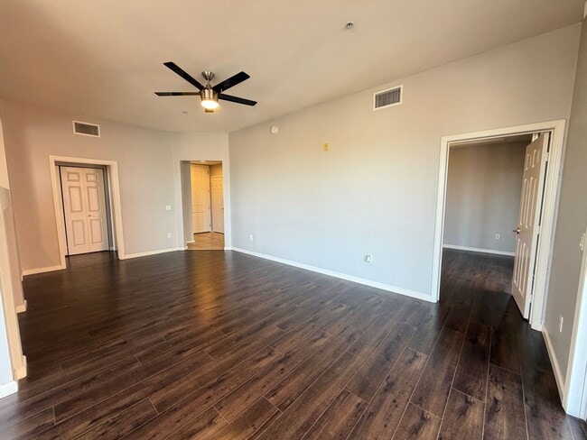 Building Photo - Terrific 2-Bedroom Condo in Guard gated community