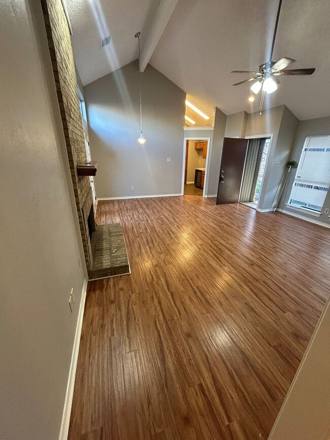 Building Photo - 972 333 1659