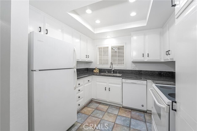 Building Photo - 2404 Via Mariposa W