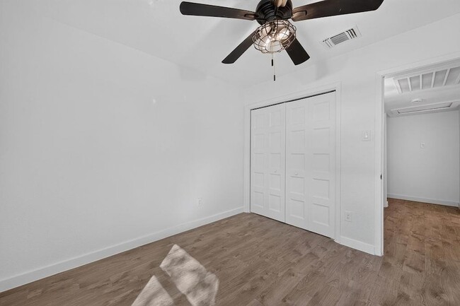 Building Photo - 2124 Burton Dr