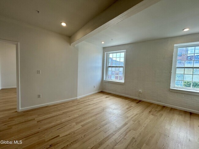 Building Photo - 155 River St