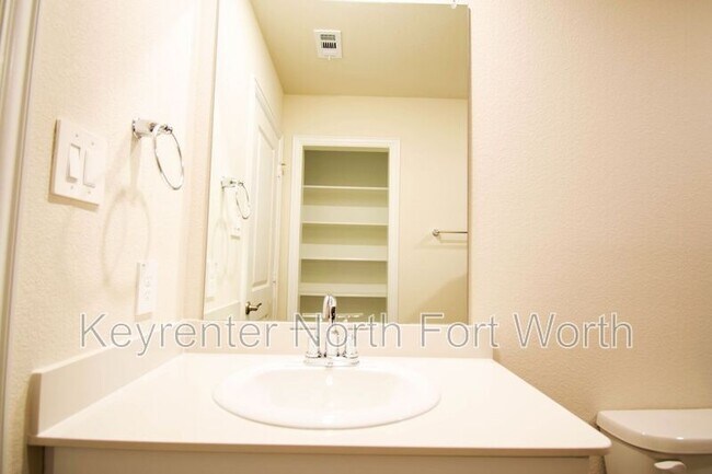 Building Photo - 2106 Dunbar Dr