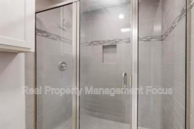 Building Photo - 14724 Overview Dr