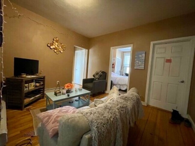Building Photo - 5 Bed 2 Bath - Allston - 9/1