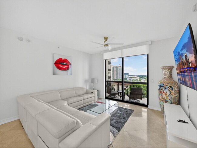 Building Photo - 701 S Olive Ave