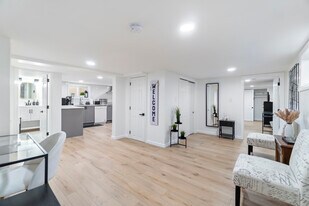 Building Photo - 65 Avenue A
