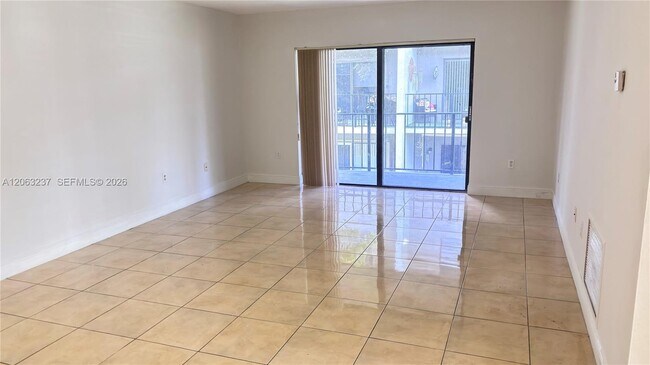 Building Photo - 10421 N Kendall Dr