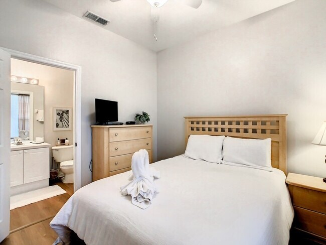 Building Photo - 2314 Silver Palm Dr