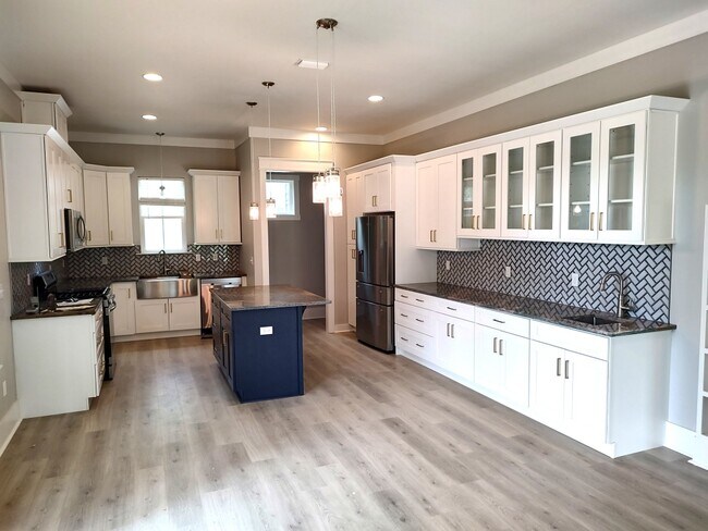 Building Photo - 4088 Biltmore Ave