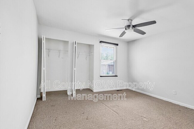 Building Photo - 9995 Campus Way S