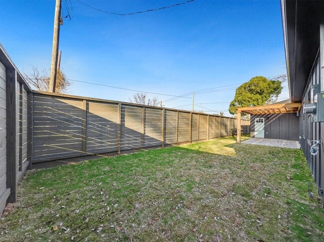 Building Photo - 5619 Chapman St