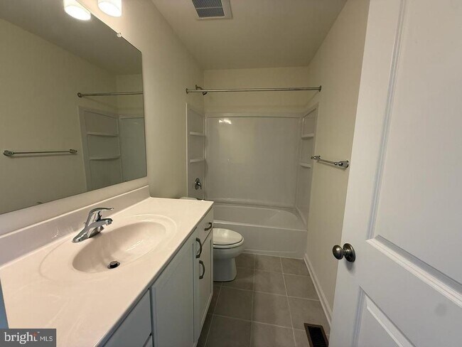 Building Photo - 748 Rosler Wy