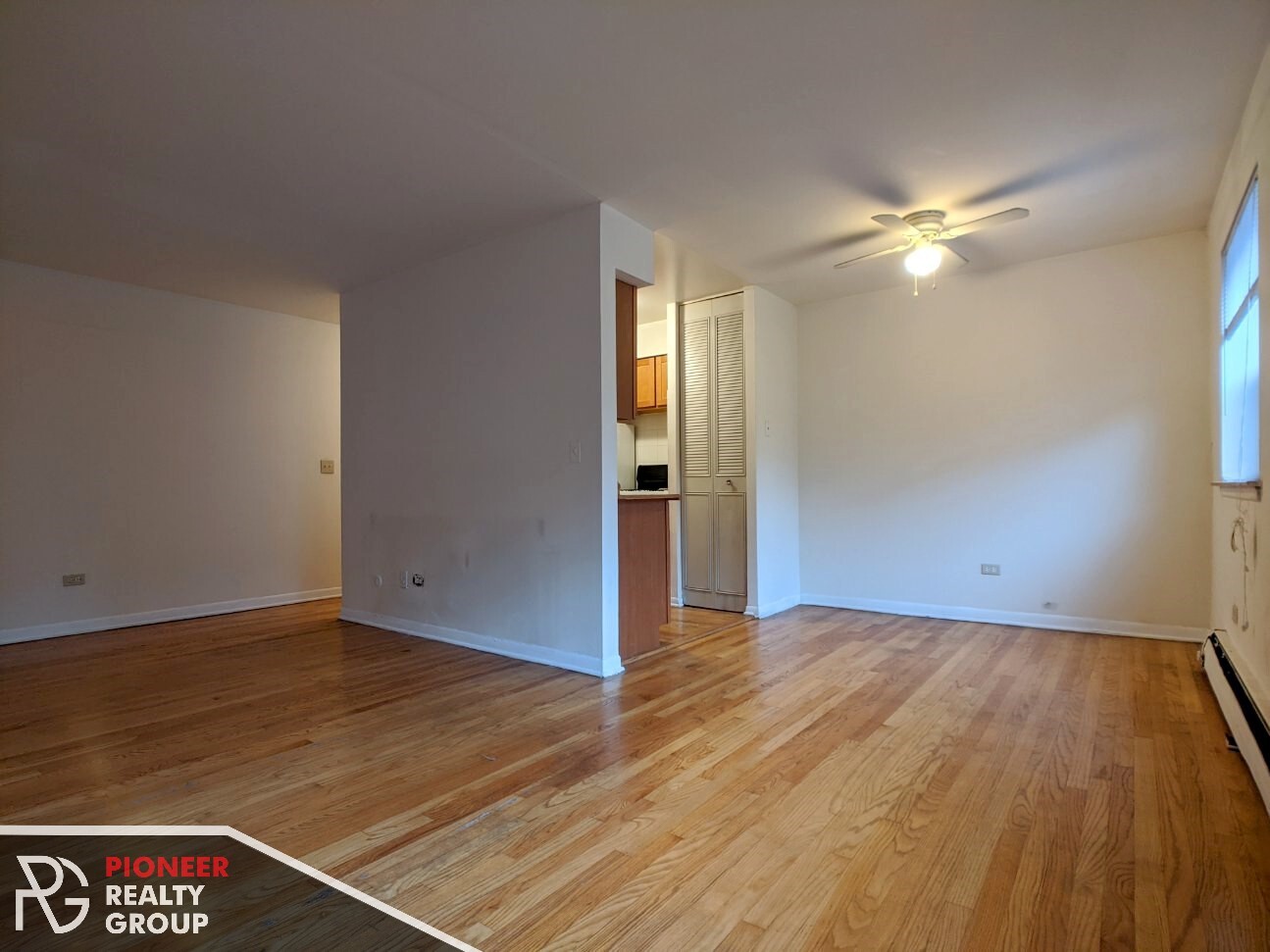 Building Photo - 502 W Briar Pl