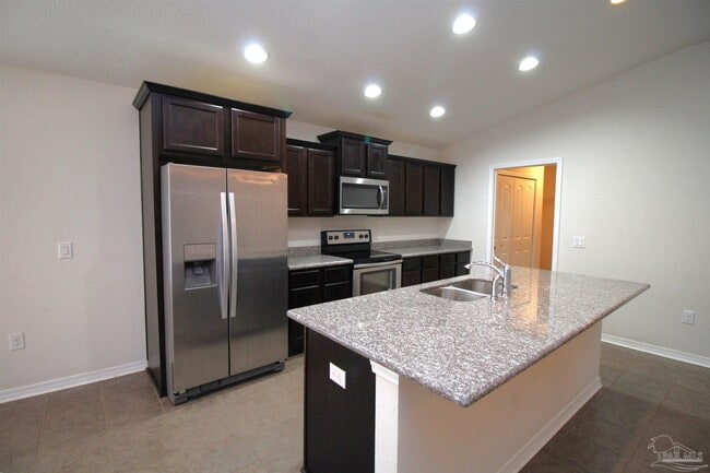 Building Photo - 5621 Peach Dr