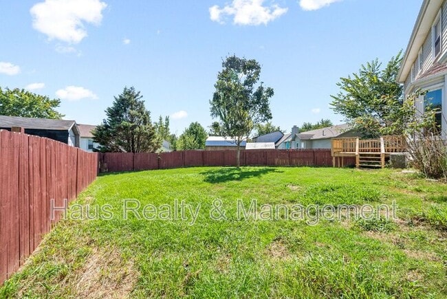 Building Photo - 830 Iris Ln