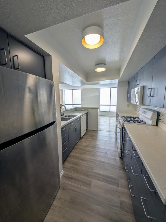 Building Photo - 1312 S Saltair Ave