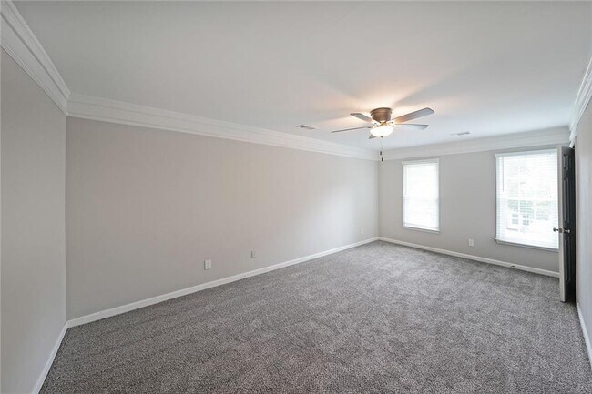 Building Photo - 2620 Valencia Dr NE
