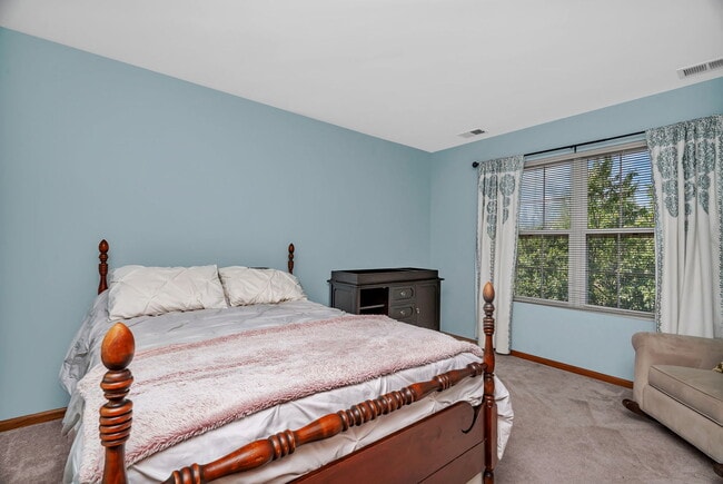 Building Photo - 18568 W Point Dr