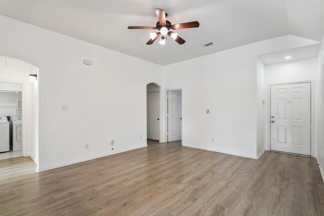 Building Photo - 21810 Mansfield Bluff Ln