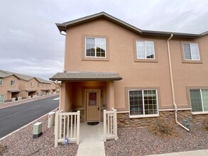 Building Photo - 3 Bedroom Townhome Available Near Barnes Rd & Peterson Rd!