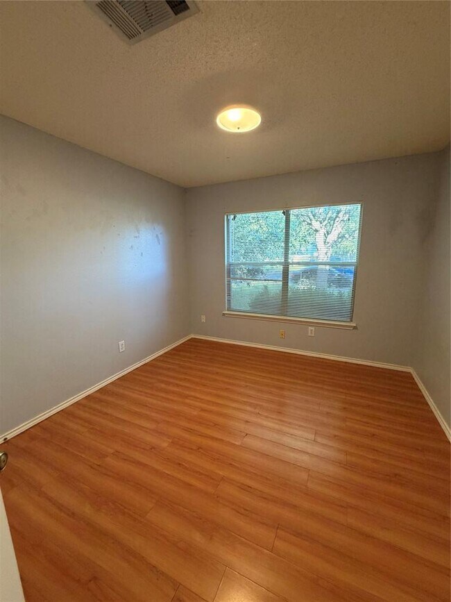 Building Photo - 3207 Settlement Dr