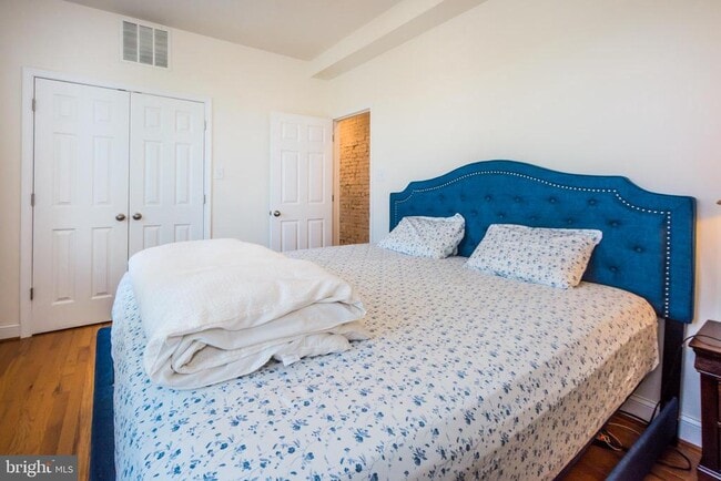 Building Photo - 600 S Linwood Ave