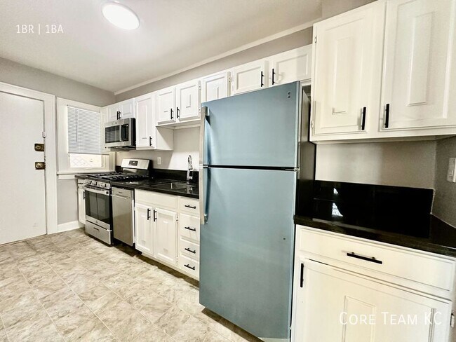 Building Photo - 103 W 51st St