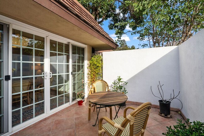 Building Photo - 7.5 Month Furnished Condo at Collwood Manor