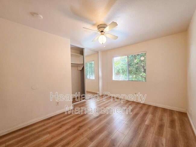 Building Photo - 8284 Echo Dell Rd