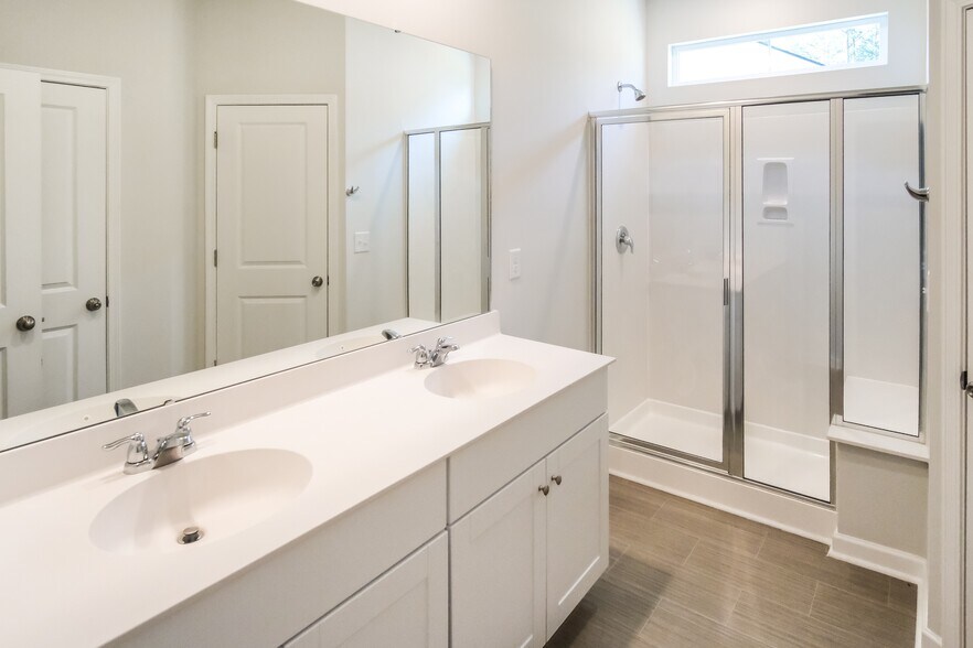 Building Photo - 492 Craigflower Ct