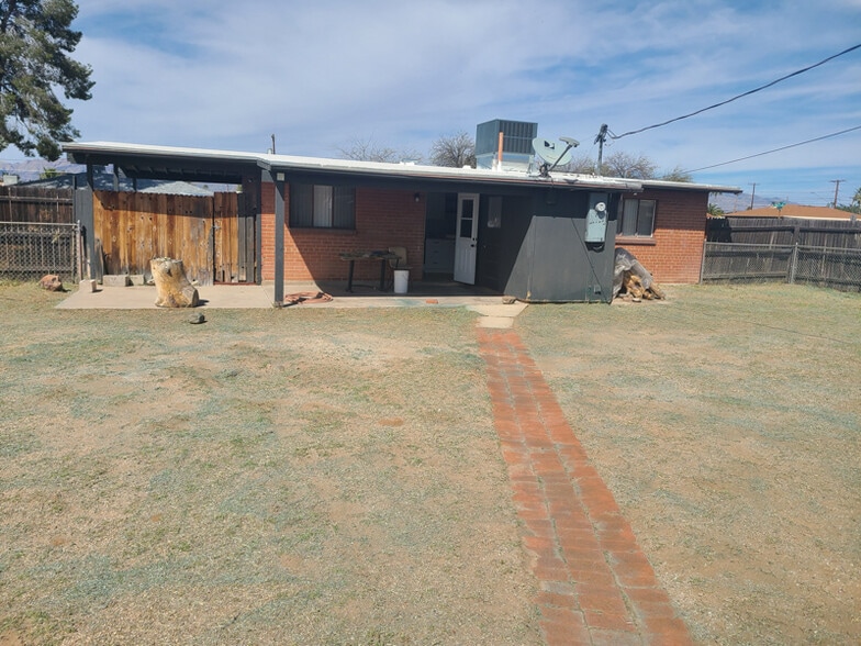 Building Photo - 5828 E 35th St