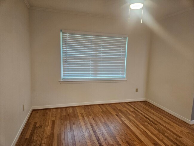 Building Photo - 1518 Lawrence St