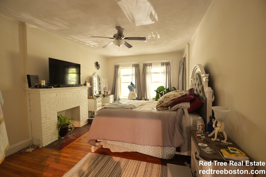 Primary Photo - 1251 Commonwealth Ave