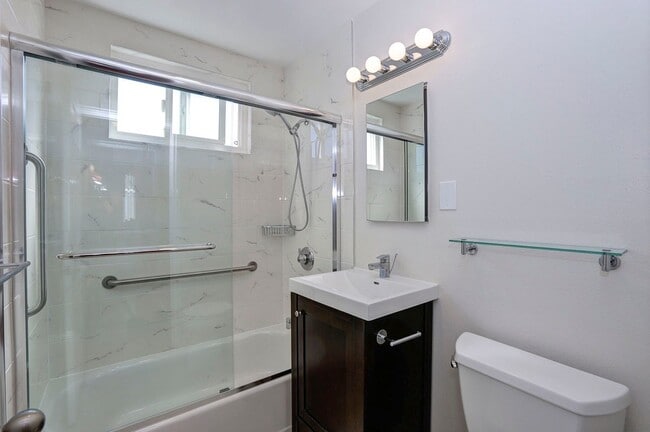 Building Photo - Updated & super clean 3 Bed/ 2 Bath Daly City home. YouTube Tour!