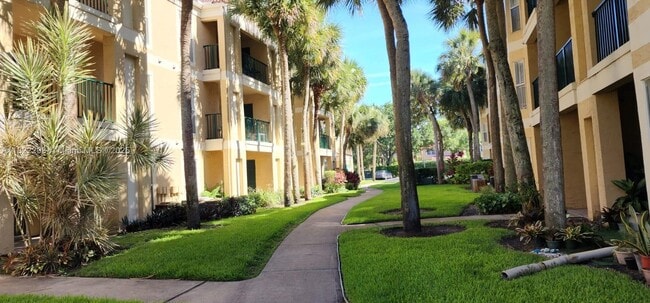 Building Photo - 755 Riverside Dr