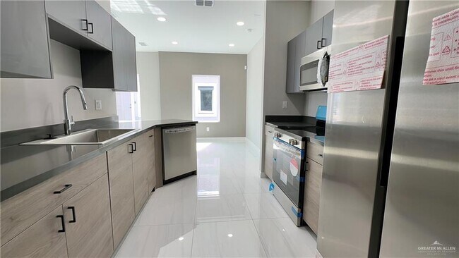 Building Photo - 21 Northwestern Ave