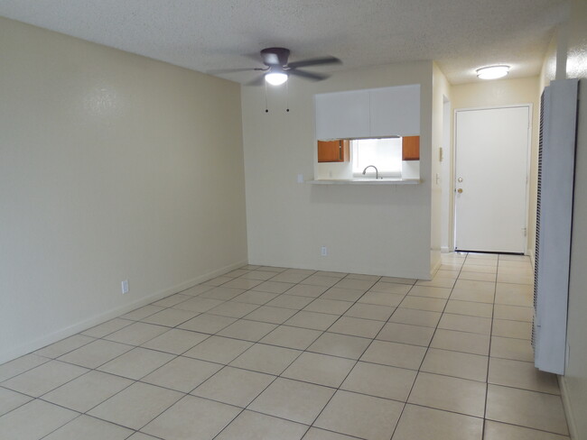 Building Photo - 839 Gaviota Ave