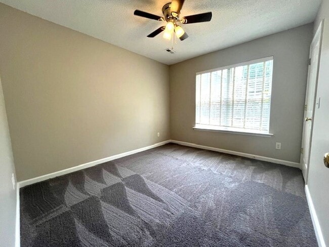 Building Photo - ~~ 4-Bedroom Beauty in Mebane ~~