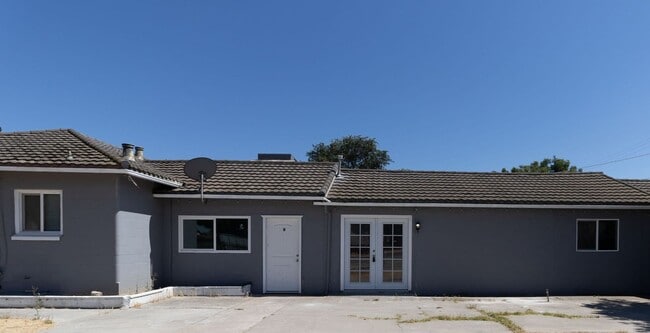 Primary Photo - Newly Remodeled 2x1 in Newman!!!