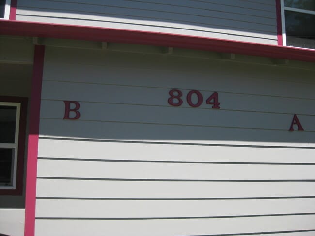 Building Photo - Three Bedroom Town House Style Condo