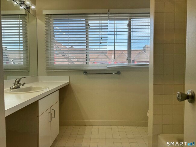 Building Photo - 112 Montoya Dr