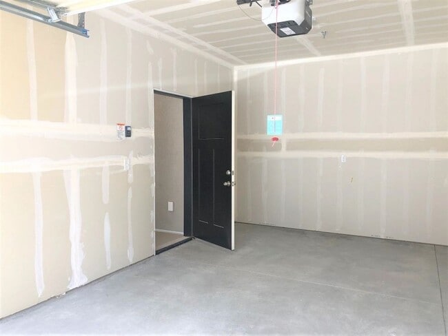 Building Photo - Top-Floor South-Facing Condo in Quail Hill...